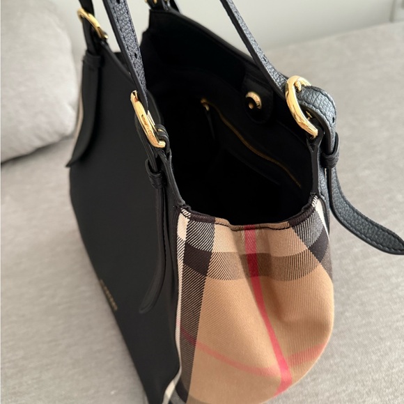 Burberry Black Leather Women's Bag - Satchel Bucket Bag - Picture 14 of 15